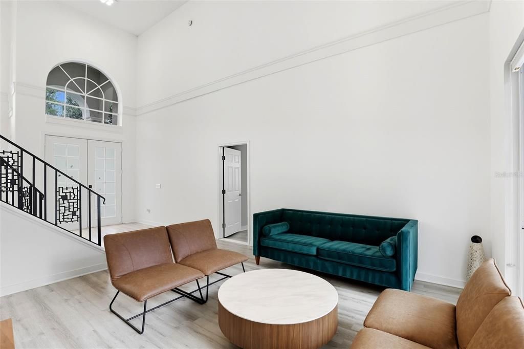 合同活跃: $1,299,000 (5 贝兹, 4 浴室, 3415 平方英尺)