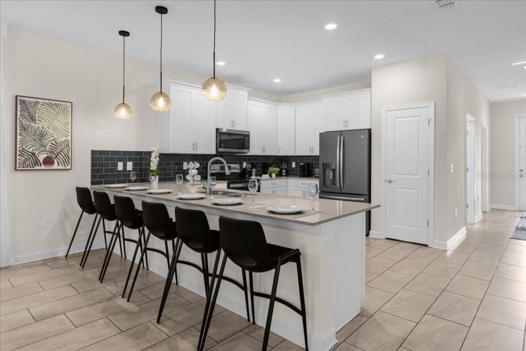 На продажу: $1,050,000 (9 спален, 5 ванн, 3909 Квадратных фут)