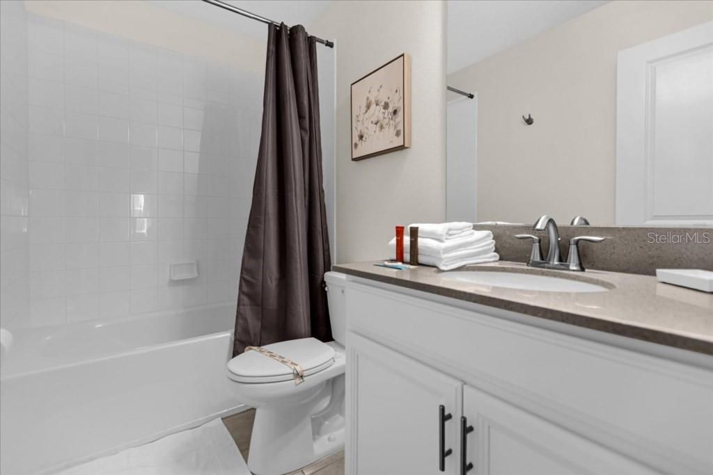 На продажу: $1,050,000 (9 спален, 5 ванн, 3909 Квадратных фут)