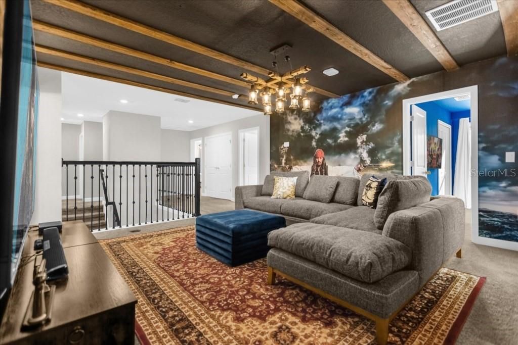 На продажу: $1,050,000 (9 спален, 5 ванн, 3909 Квадратных фут)