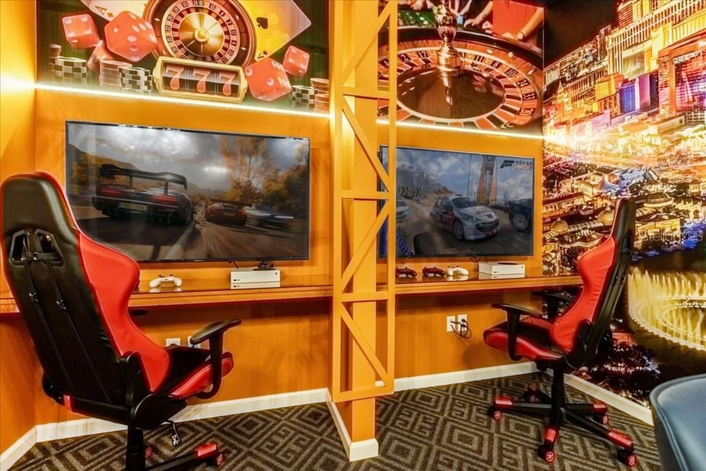 На продажу: $1,050,000 (9 спален, 5 ванн, 3909 Квадратных фут)