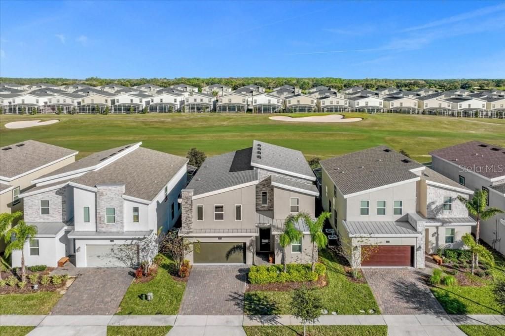 На продажу: $1,050,000 (9 спален, 5 ванн, 3909 Квадратных фут)