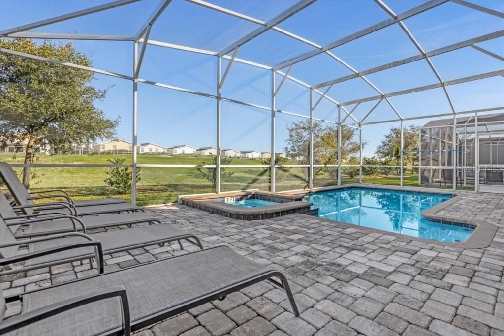 На продажу: $1,050,000 (9 спален, 5 ванн, 3909 Квадратных фут)