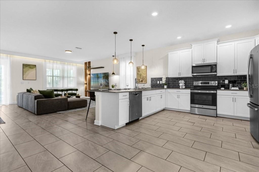 На продажу: $1,050,000 (9 спален, 5 ванн, 3909 Квадратных фут)