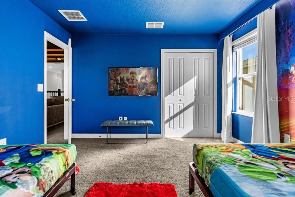 На продажу: $1,050,000 (9 спален, 5 ванн, 3909 Квадратных фут)