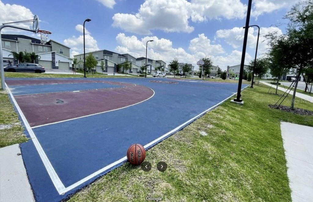 На продажу: $1,050,000 (9 спален, 5 ванн, 3909 Квадратных фут)