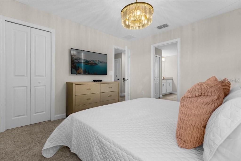 На продажу: $1,050,000 (9 спален, 5 ванн, 3909 Квадратных фут)