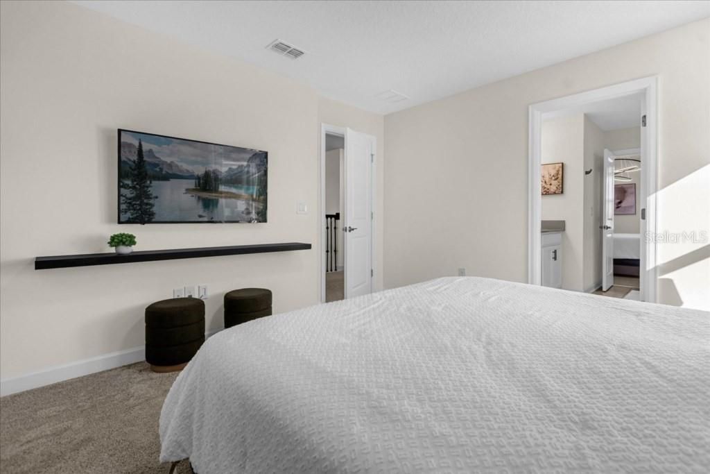 На продажу: $1,050,000 (9 спален, 5 ванн, 3909 Квадратных фут)