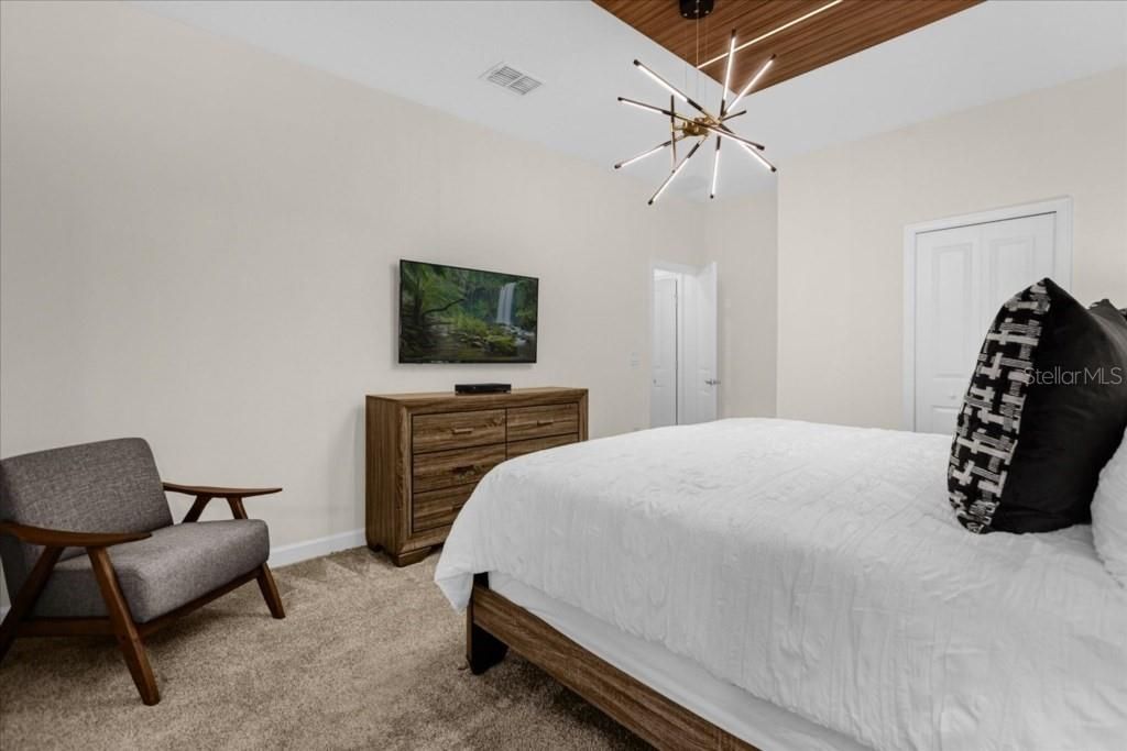 На продажу: $1,050,000 (9 спален, 5 ванн, 3909 Квадратных фут)