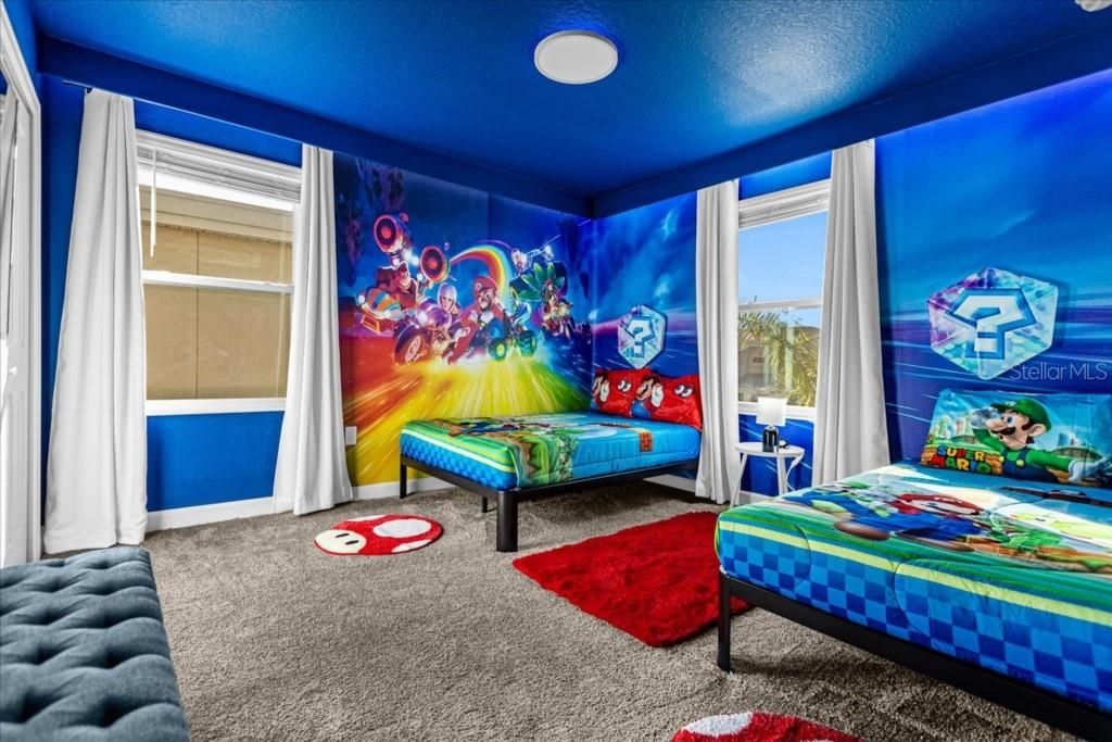 На продажу: $1,050,000 (9 спален, 5 ванн, 3909 Квадратных фут)