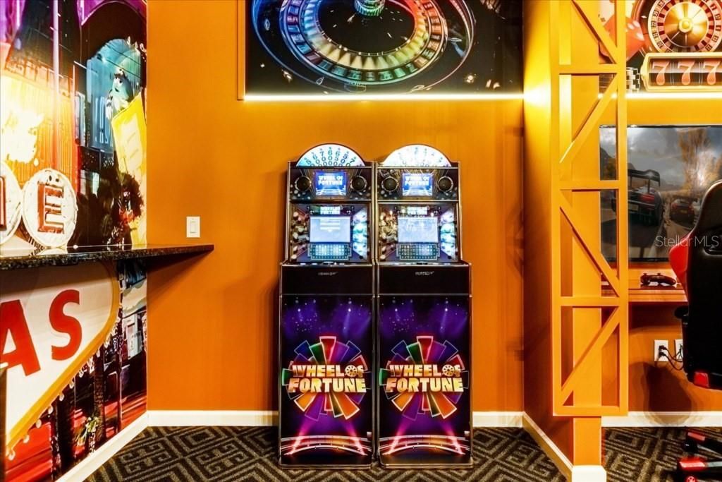 На продажу: $1,050,000 (9 спален, 5 ванн, 3909 Квадратных фут)