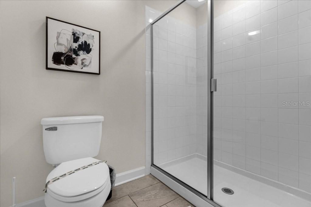 На продажу: $1,050,000 (9 спален, 5 ванн, 3909 Квадратных фут)