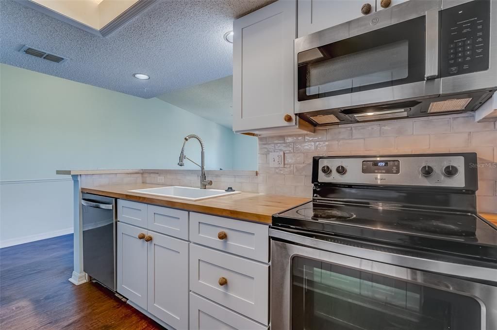 For Rent: $3,150 (2 beds, 2 baths, 1100 Square Feet)