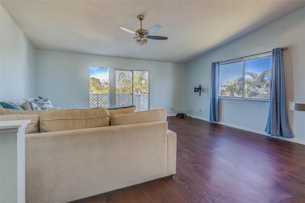 For Rent: $3,150 (2 beds, 2 baths, 1100 Square Feet)