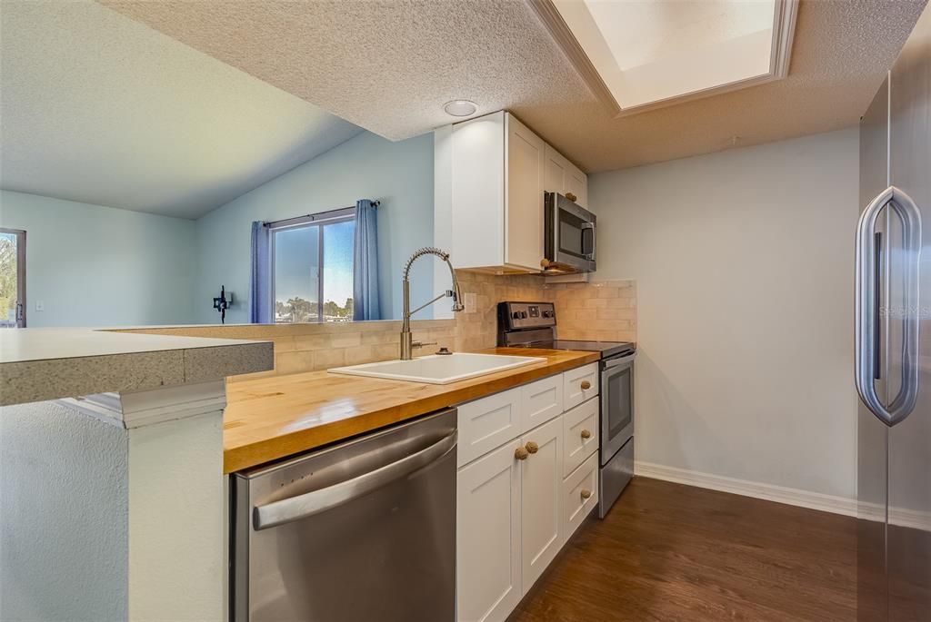 For Rent: $3,150 (2 beds, 2 baths, 1100 Square Feet)