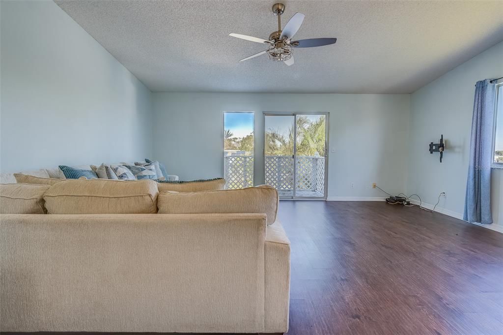 For Rent: $3,150 (2 beds, 2 baths, 1100 Square Feet)