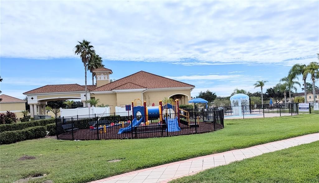 Active With Contract: $249,000 (3 beds, 2 baths, 1701 Square Feet)