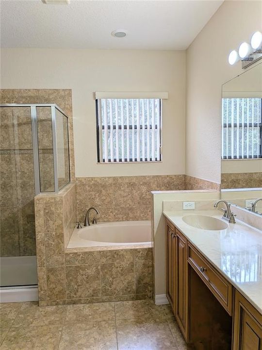 Active With Contract: $249,000 (3 beds, 2 baths, 1701 Square Feet)