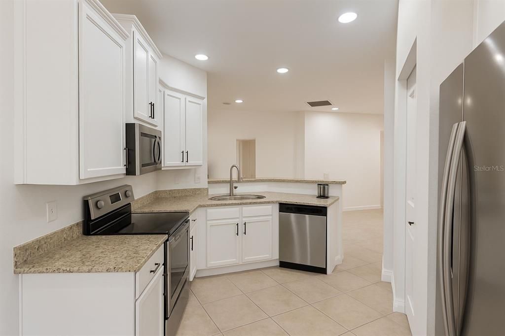 待售: $327,000 (3 贝兹, 2 浴室, 1206 平方英尺)