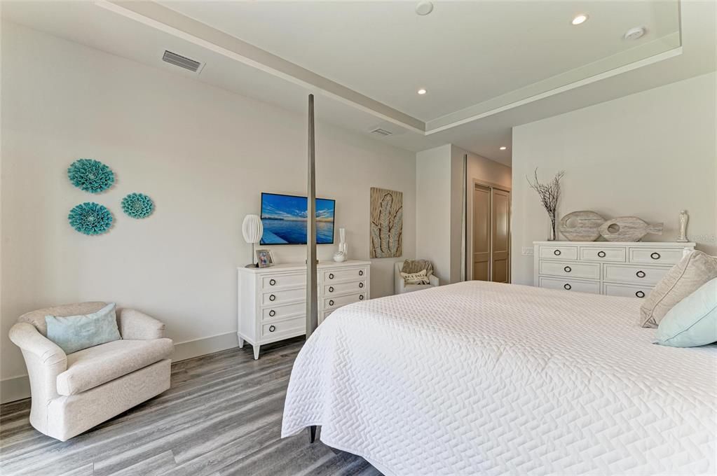 Active With Contract: $1,425,000 (3 beds, 2 baths, 2504 Square Feet)