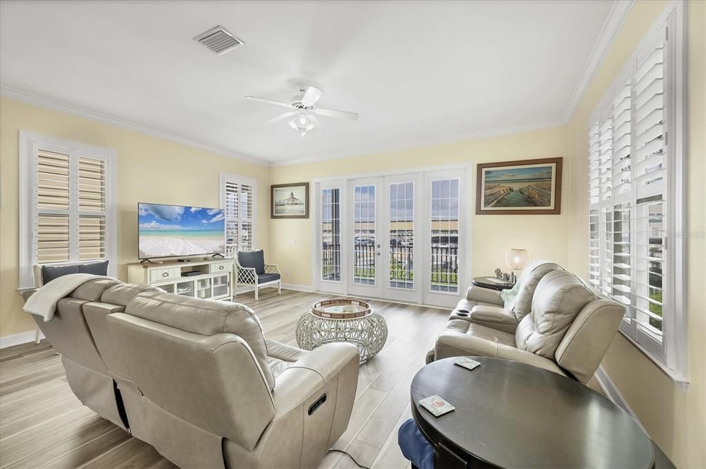 待售: $1,049,000 (4 贝兹, 3 浴室, 2160 平方英尺)