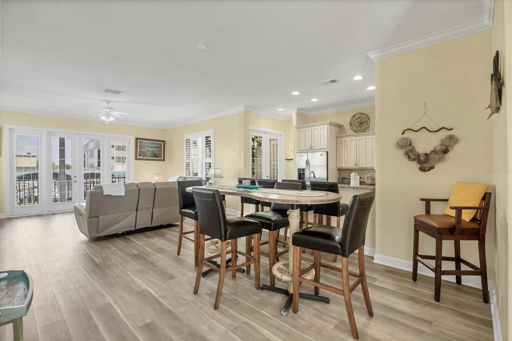 待售: $1,049,000 (4 贝兹, 3 浴室, 2160 平方英尺)