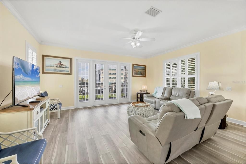 待售: $1,049,000 (4 贝兹, 3 浴室, 2160 平方英尺)