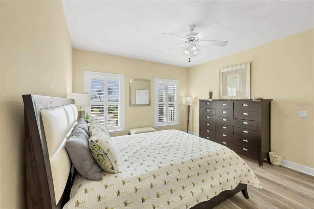 待售: $1,049,000 (4 贝兹, 3 浴室, 2160 平方英尺)