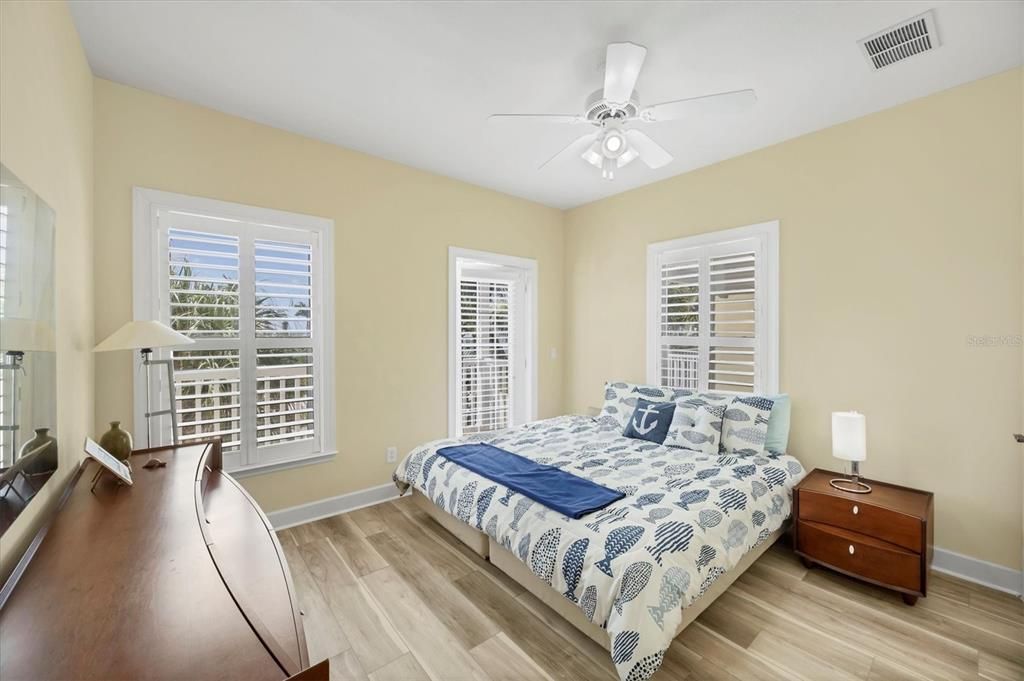 待售: $1,049,000 (4 贝兹, 3 浴室, 2160 平方英尺)