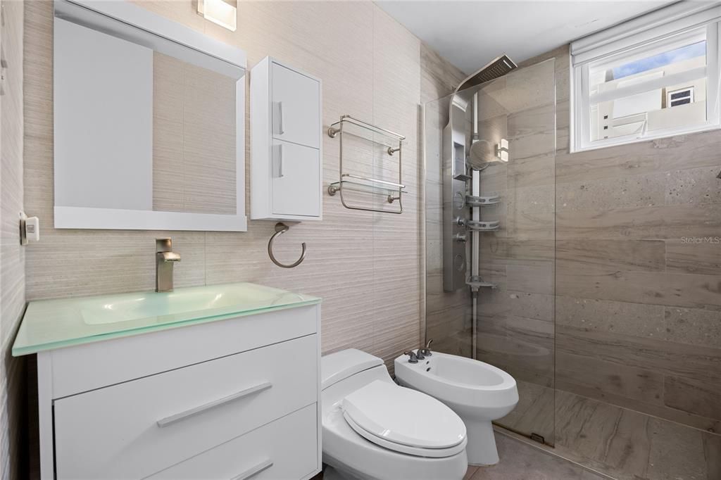 For Sale: $1,100,000 (3 beds, 2 baths, 1433 Square Feet)