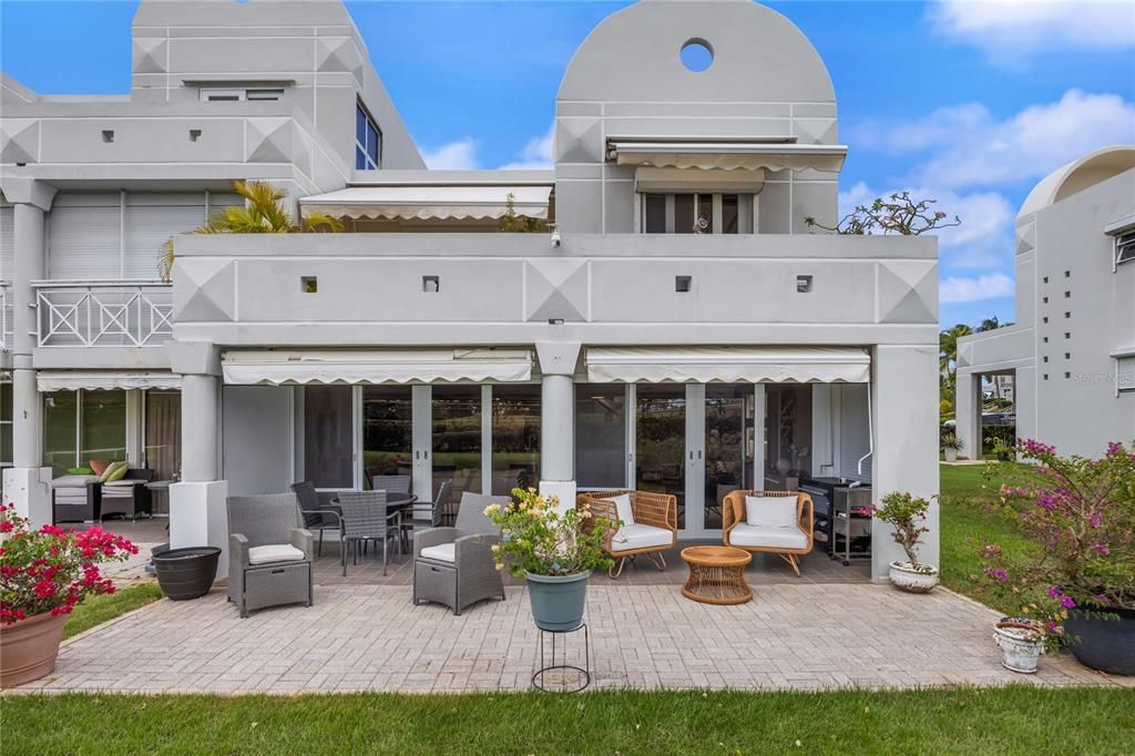 For Sale: $1,100,000 (3 beds, 2 baths, 1433 Square Feet)