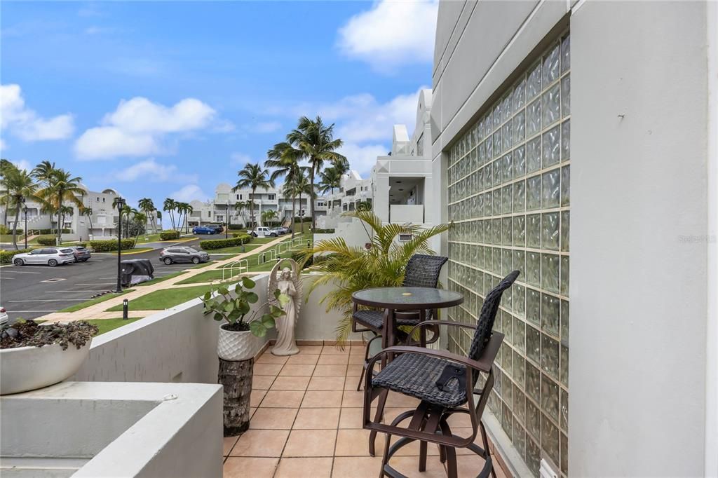 For Sale: $1,100,000 (3 beds, 2 baths, 1433 Square Feet)