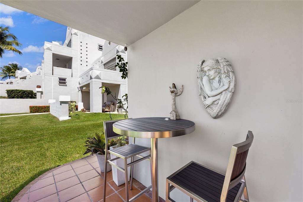 For Sale: $1,100,000 (3 beds, 2 baths, 1433 Square Feet)