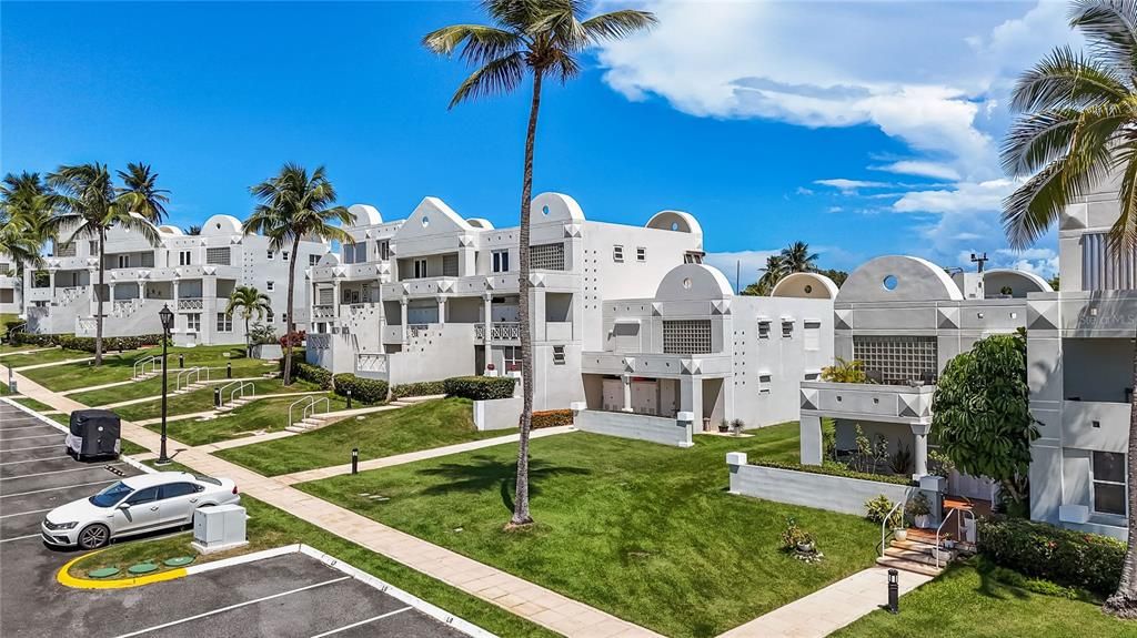 For Sale: $1,100,000 (3 beds, 2 baths, 1433 Square Feet)