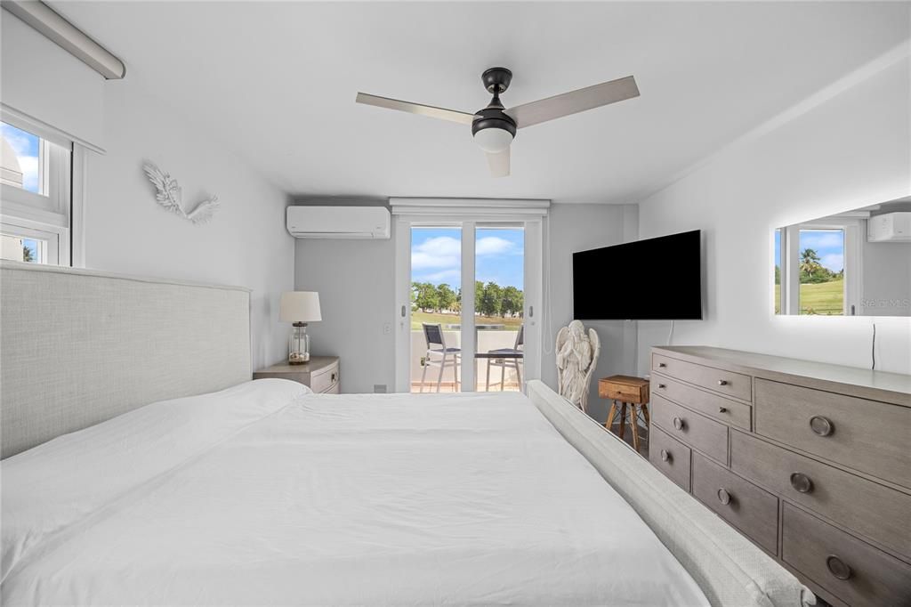 For Sale: $1,100,000 (3 beds, 2 baths, 1433 Square Feet)