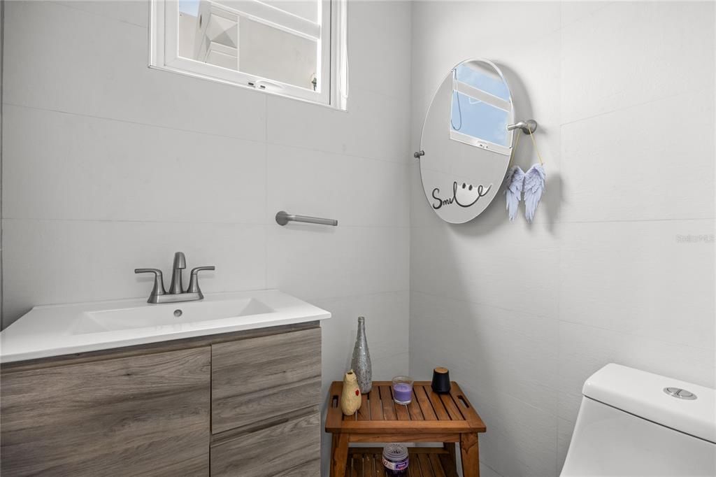 For Sale: $1,100,000 (3 beds, 2 baths, 1433 Square Feet)