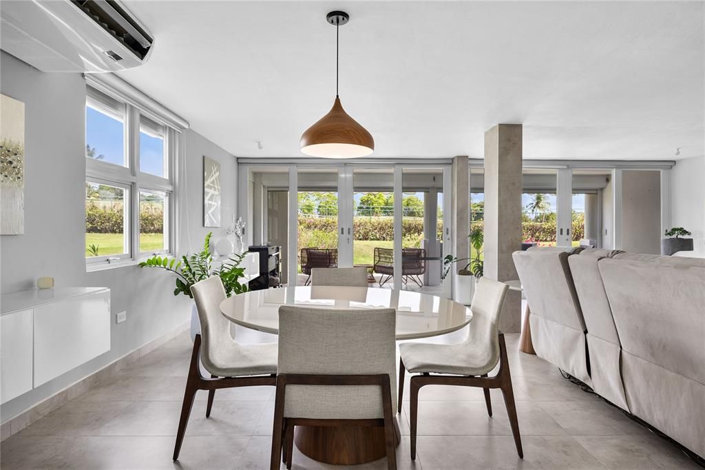 For Sale: $1,100,000 (3 beds, 2 baths, 1433 Square Feet)