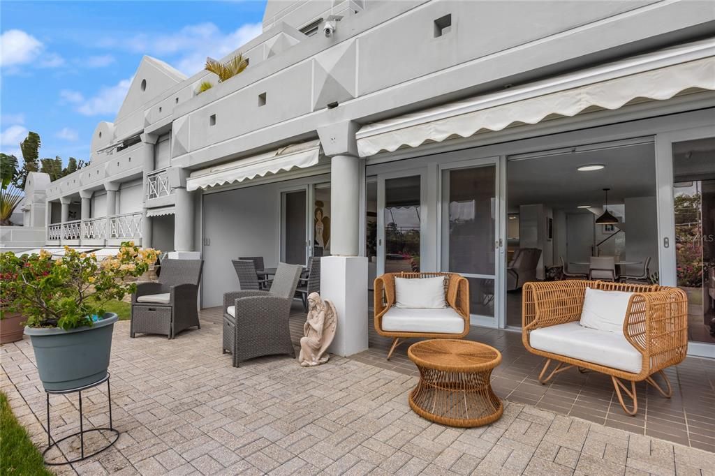 For Sale: $1,100,000 (3 beds, 2 baths, 1433 Square Feet)