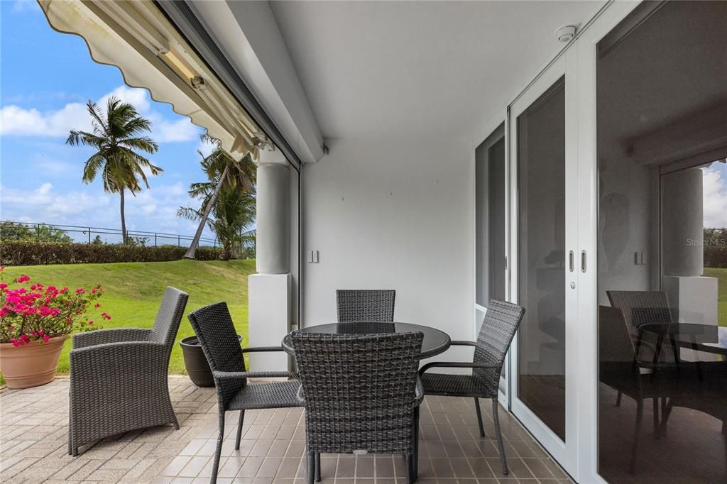 For Sale: $1,100,000 (3 beds, 2 baths, 1433 Square Feet)