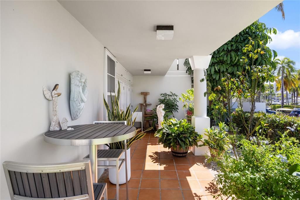 For Sale: $1,100,000 (3 beds, 2 baths, 1433 Square Feet)