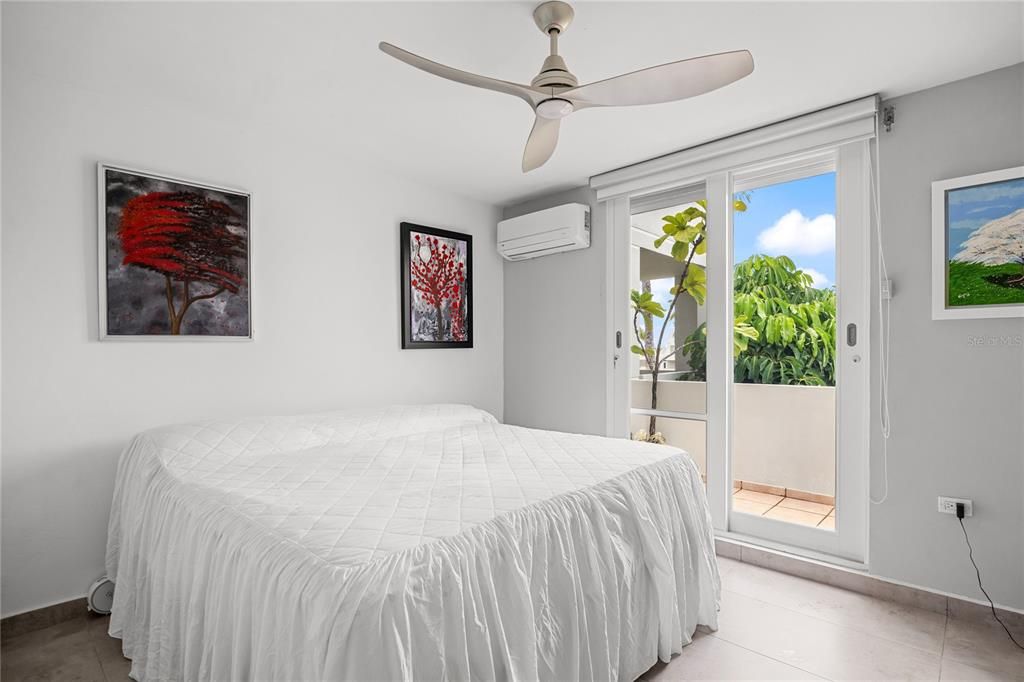 For Sale: $1,100,000 (3 beds, 2 baths, 1433 Square Feet)