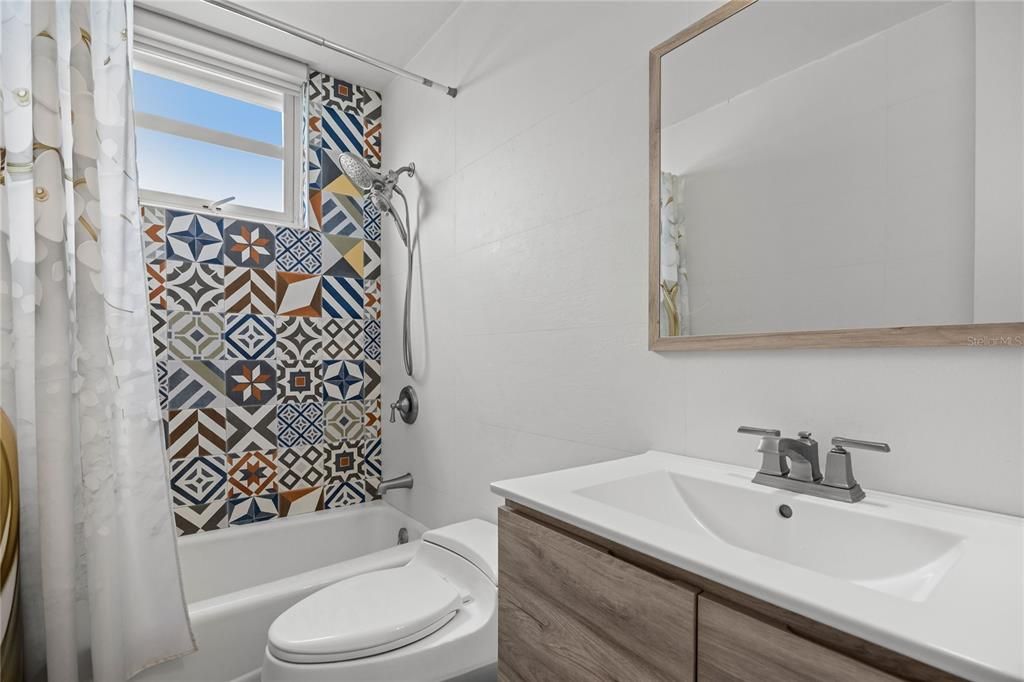 For Sale: $1,100,000 (3 beds, 2 baths, 1433 Square Feet)