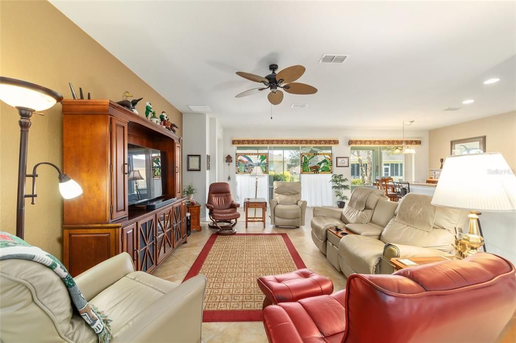 Active With Contract: $375,000 (3 beds, 2 baths, 2122 Square Feet)