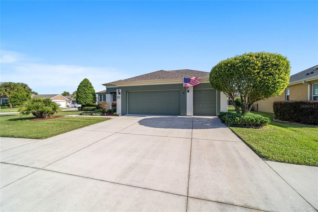 Active With Contract: $375,000 (3 beds, 2 baths, 2122 Square Feet)