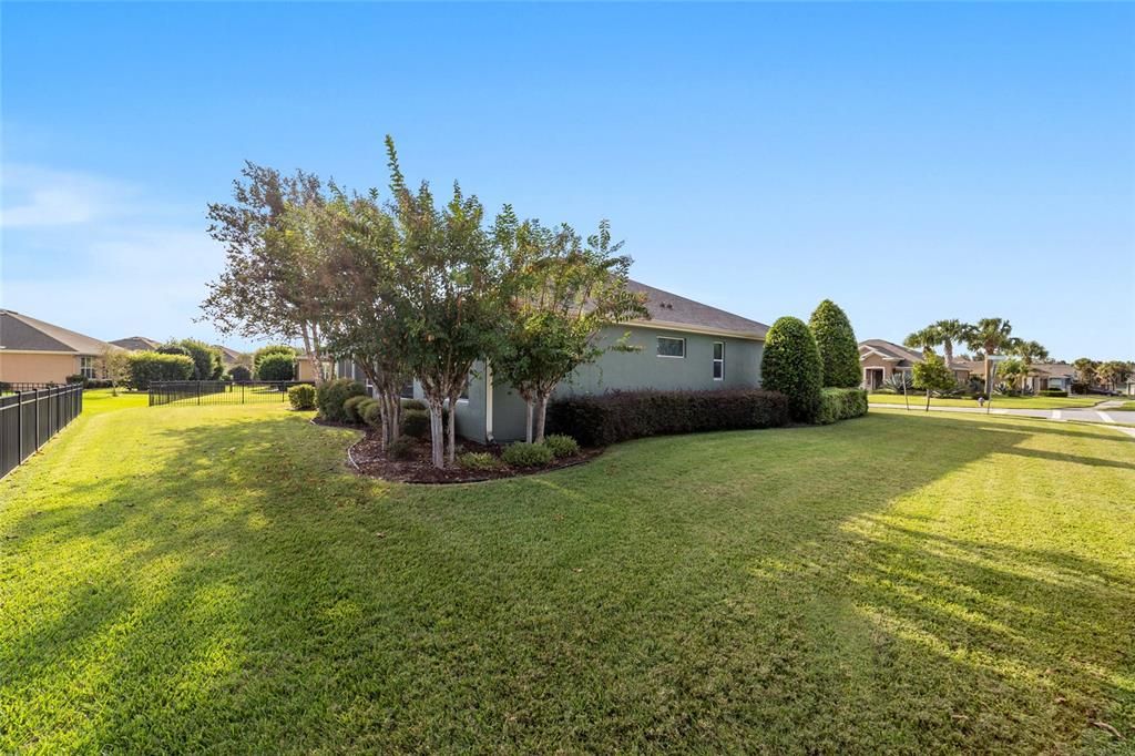 Active With Contract: $375,000 (3 beds, 2 baths, 2122 Square Feet)