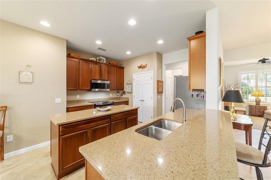 Active With Contract: $375,000 (3 beds, 2 baths, 2122 Square Feet)