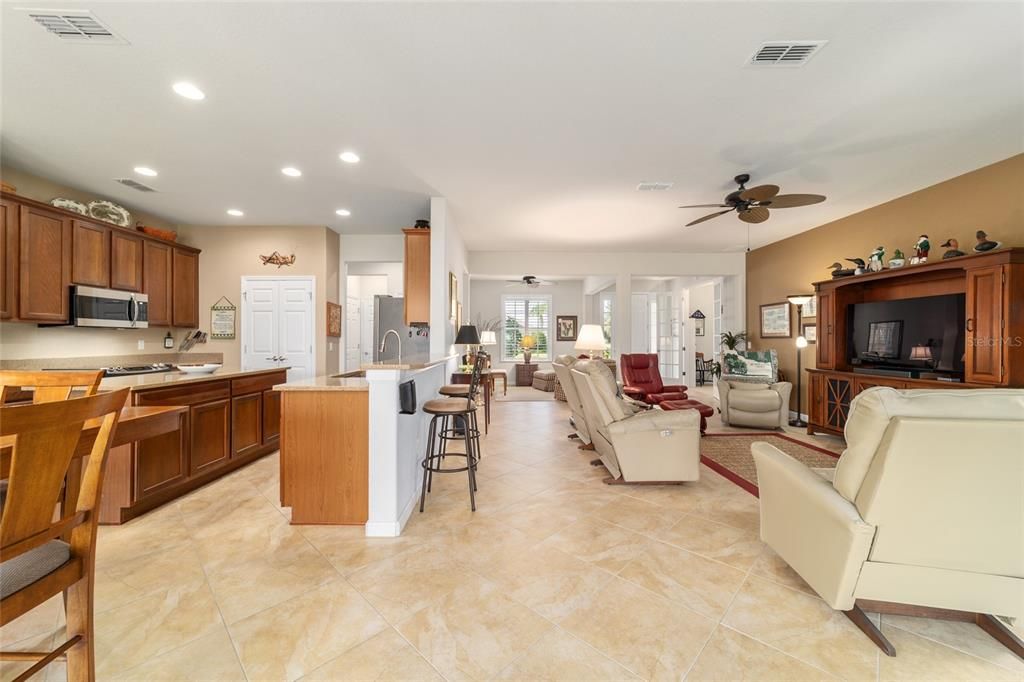 Active With Contract: $375,000 (3 beds, 2 baths, 2122 Square Feet)