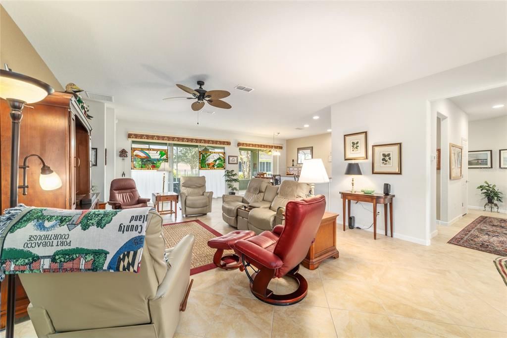 Active With Contract: $375,000 (3 beds, 2 baths, 2122 Square Feet)