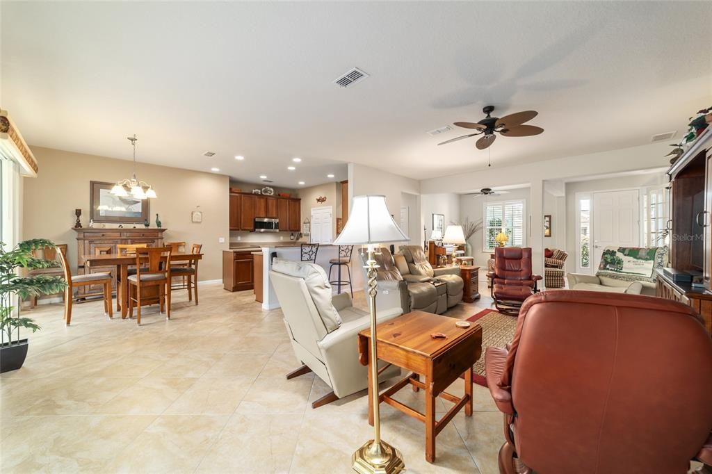 Active With Contract: $375,000 (3 beds, 2 baths, 2122 Square Feet)