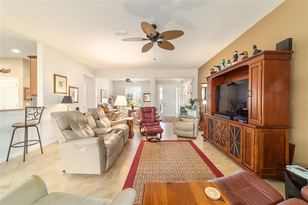 Active With Contract: $375,000 (3 beds, 2 baths, 2122 Square Feet)